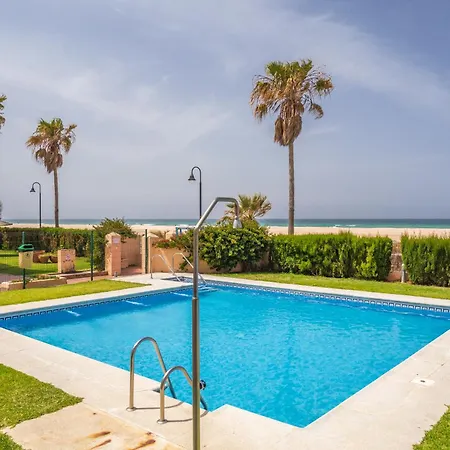 Apartment 1st Line Beach, Pool, Terrace & Fibre Wifi