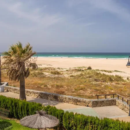 1st Line Beach, Pool, Terrace & Fibre Wifi Apartment