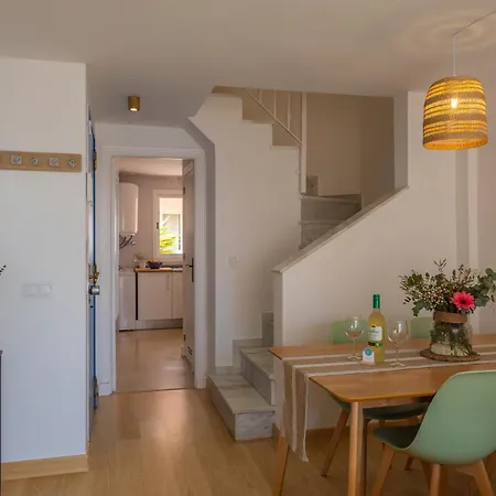Apartment 1st Line Beach, Pool, Terrace & Fibre Wifi *