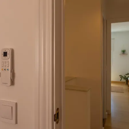 Apartment 1st Line Beach, Pool, Terrace & Fibre Wifi