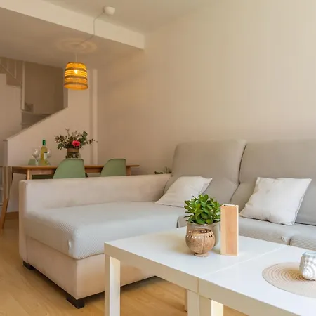 Apartment 1st Line Beach, Pool, Terrace & Fibre Wifi *